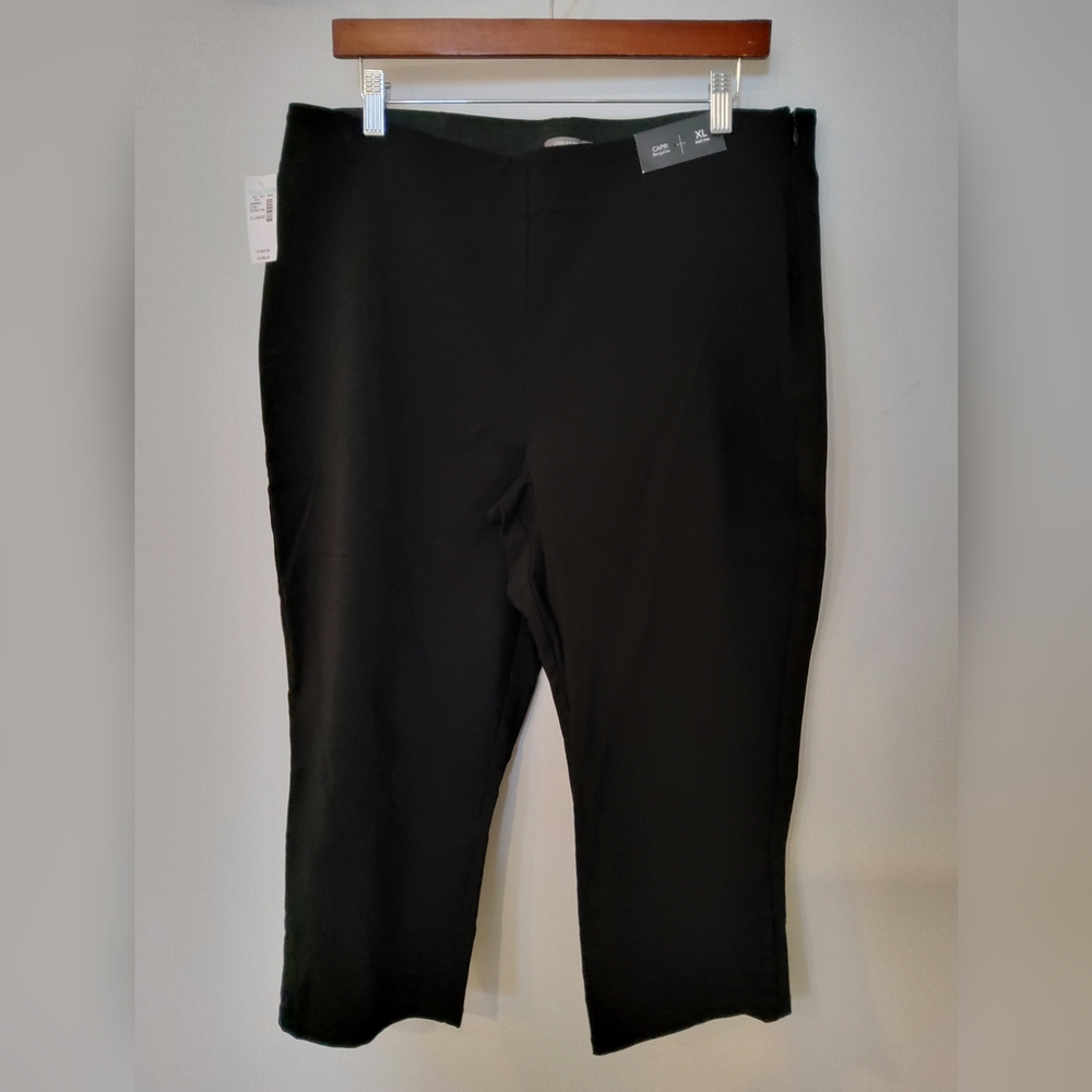 NWT Maurices Black Mid Rise Capri Pants